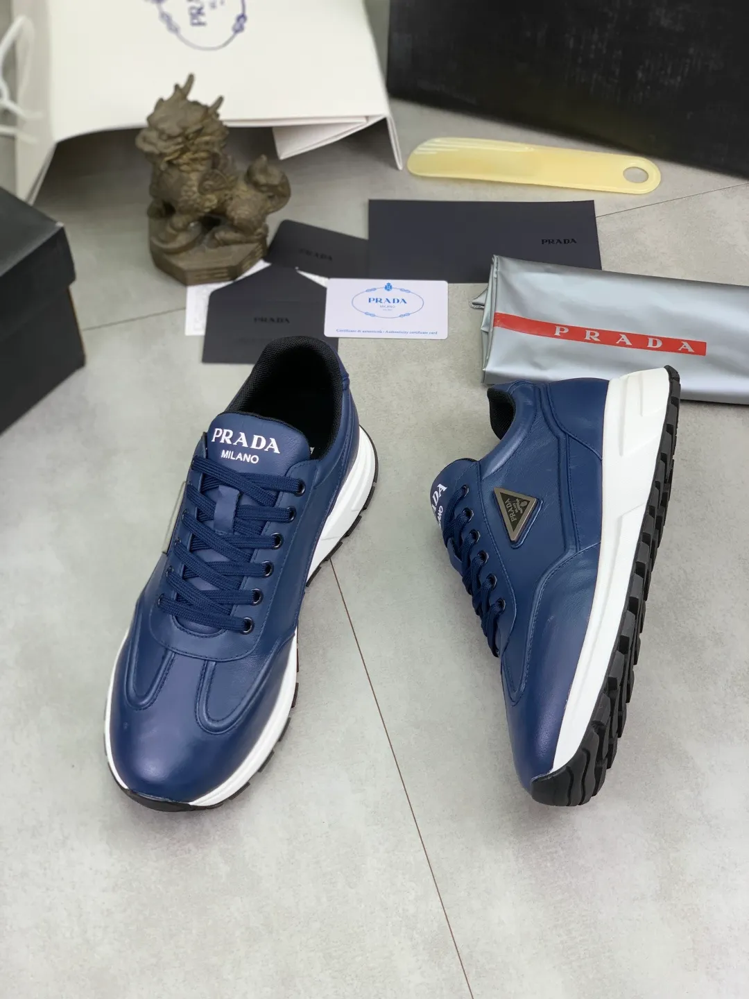 Men's men's shoes P600 💰[actual price] top quality, new popular models on the official website, timeless for a century, 🆘 The trendy brand (Prada) mainly promotes popular models, avant-garde and versatile fashionable men's shoes, privately molded, with cowhide splicing and 1:1 oil edge treatment... fashionable and simple, original imported cowhide with python skin, cowhide leather lining for feet; the atmosphere and personality are more fashionable, eye-catching and pursuing class. It will subvert the old idea and be a must-have for fashionistas who want to spend time with you! Must keep it! High-end comfortable and low-cost, high-end quality workmanship. Size: 38-45 4️⃣ colors available. full package